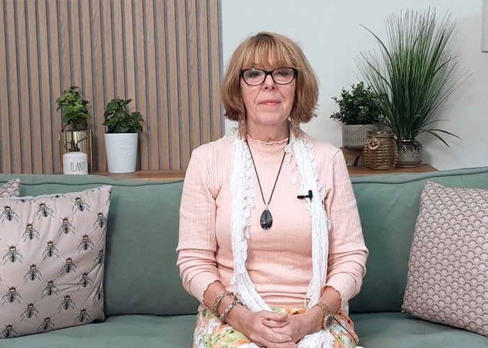 Comfort eating in perimenopause and menopause: what causes it and how to stop it