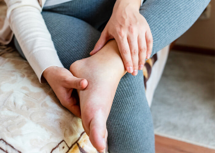 Are swollen ankles a symptom of perimenopause and menopause?