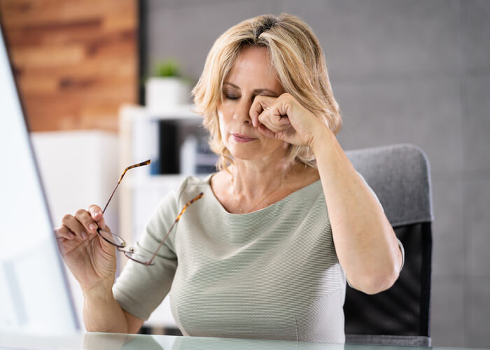 Are dry eyes a symptom of perimenopause?