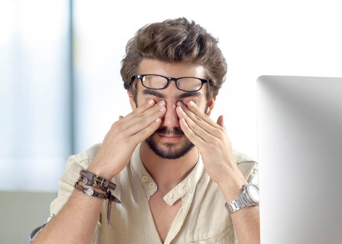 6 common reasons for that gritty feeling in your eyes