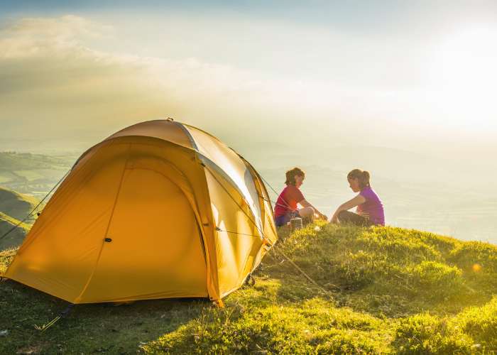 https://www.avogel.co.uk/images/camping-in-hot-weather-700.jpg