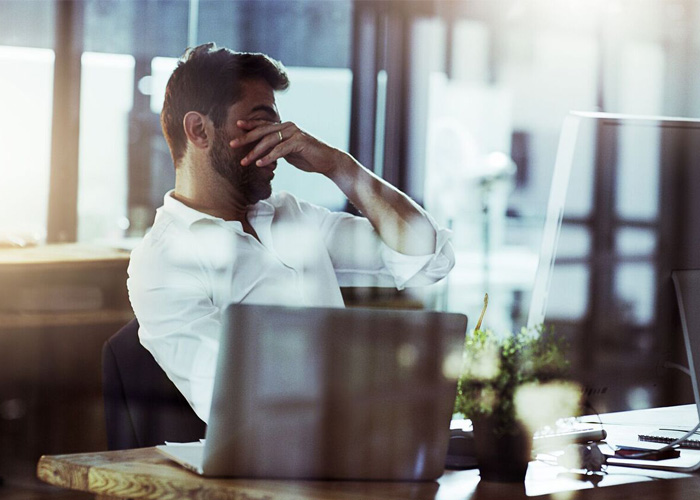 Can stress affect allergic rhinitis?