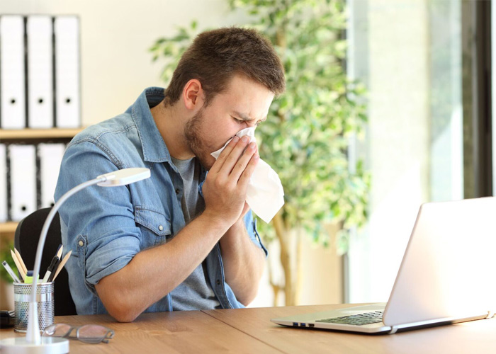 Developing allergic rhinitis in adulthood