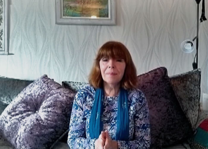 Can menopause cause aching legs?