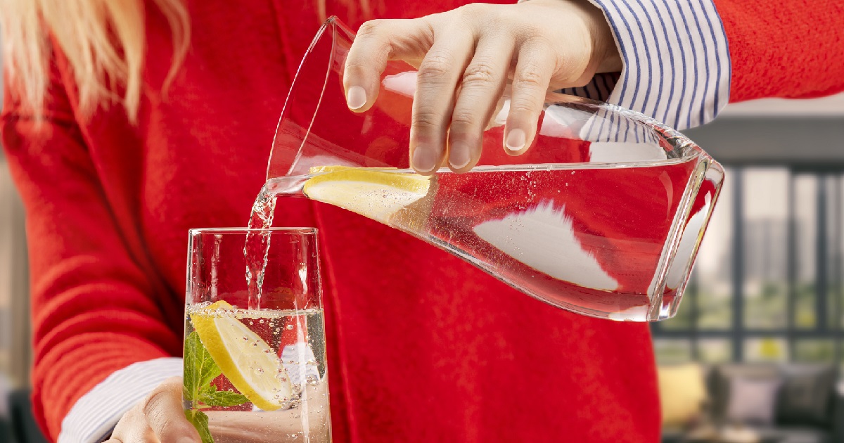 Does drinking lots of water help cystitis?